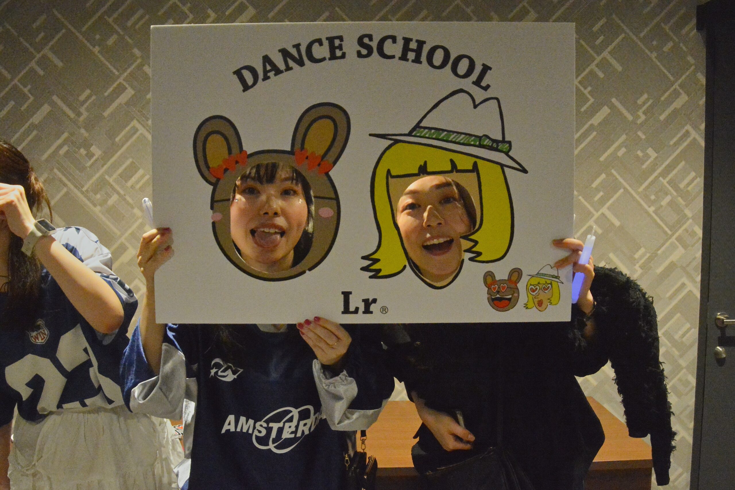 大都会新宿で受けるダンスレッスン。みんな不安からスタートしている同じ境遇なので自然と仲が良くなります。