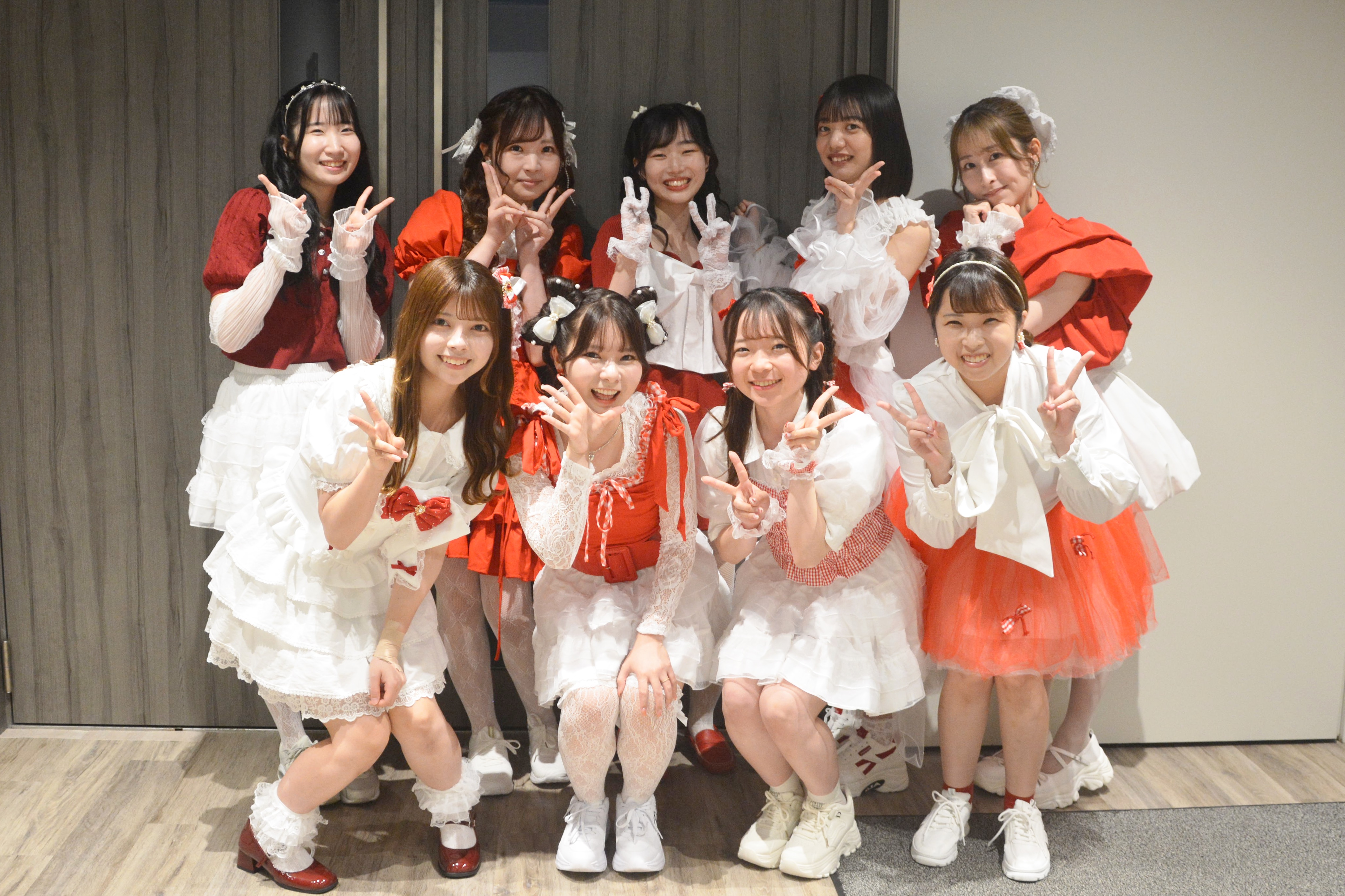 東京ダンススクールLrで楽しく踊るアイドルクラスの生徒さんたちの笑顔